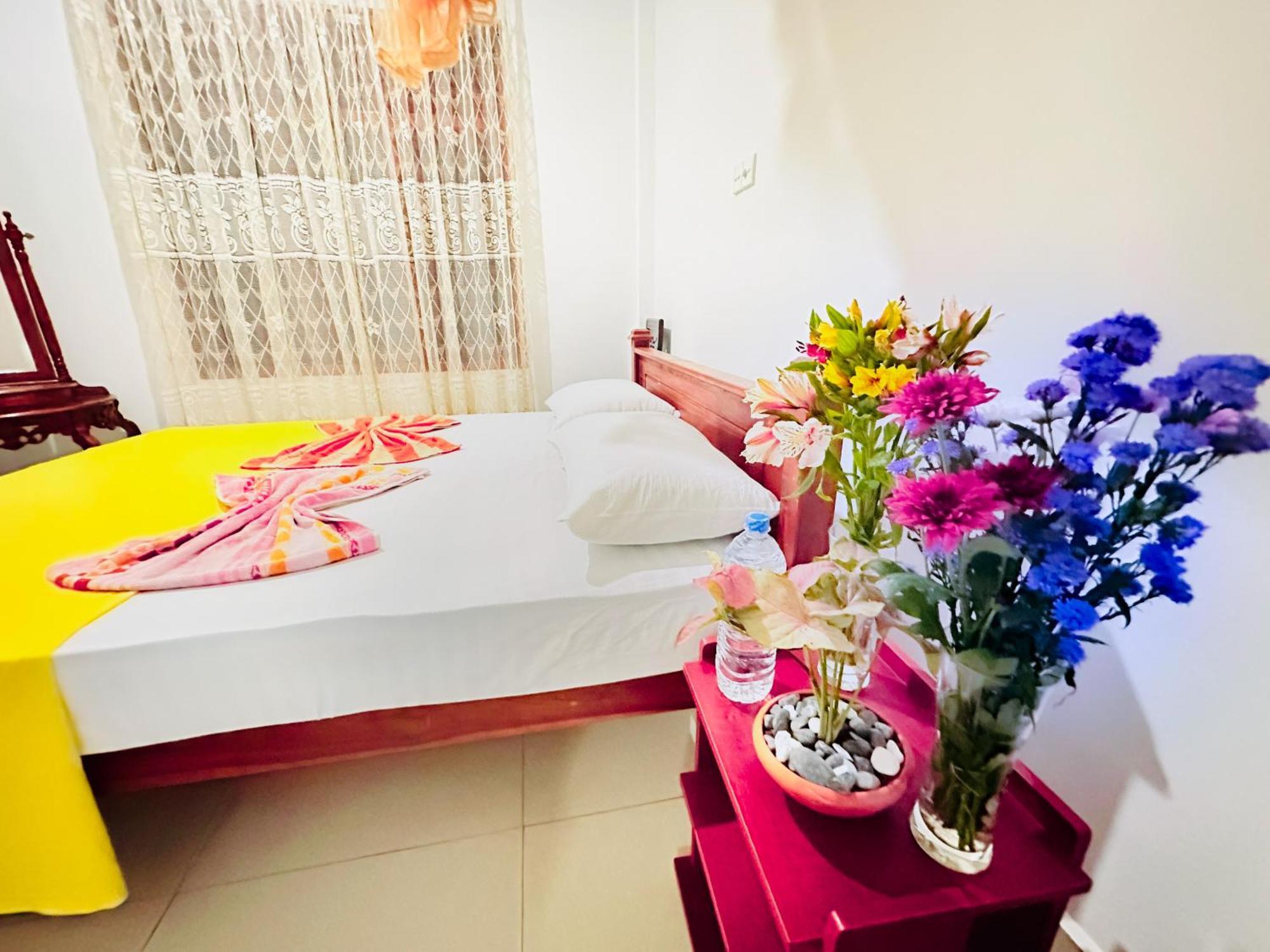 Golden Town Hostel Tangalle Exterior foto